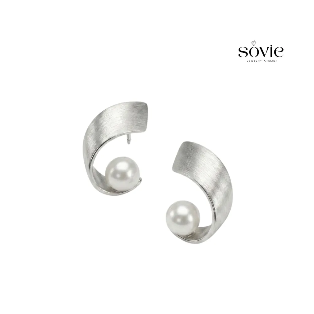 Selene Pearl Cuff Earrings